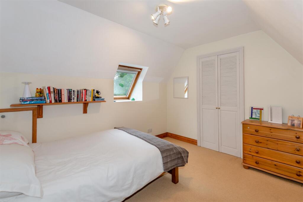 Bedroom 5.jpg