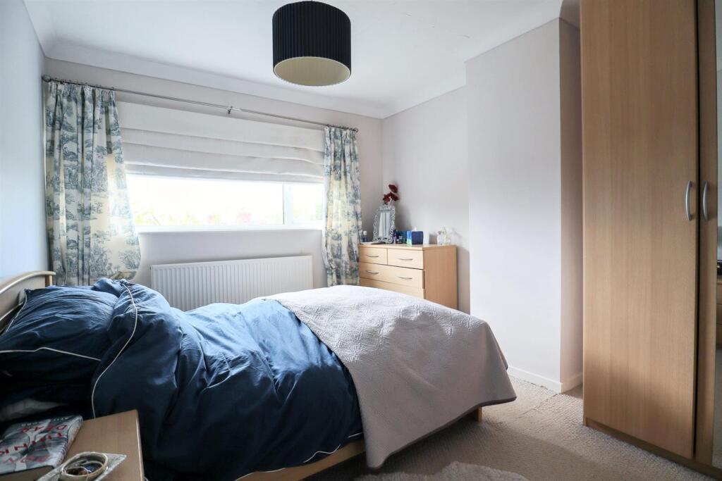 Bedroom 1.jpg
