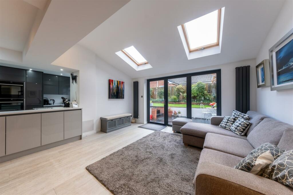 17 Kingfisher Grove-012.jpg