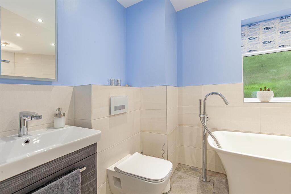 Exquisite En-Suite Shower Room