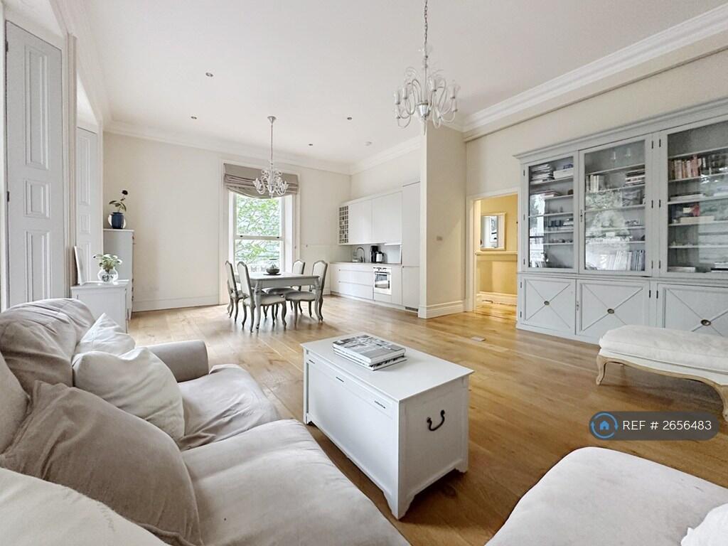 Living Room - Lounge Area