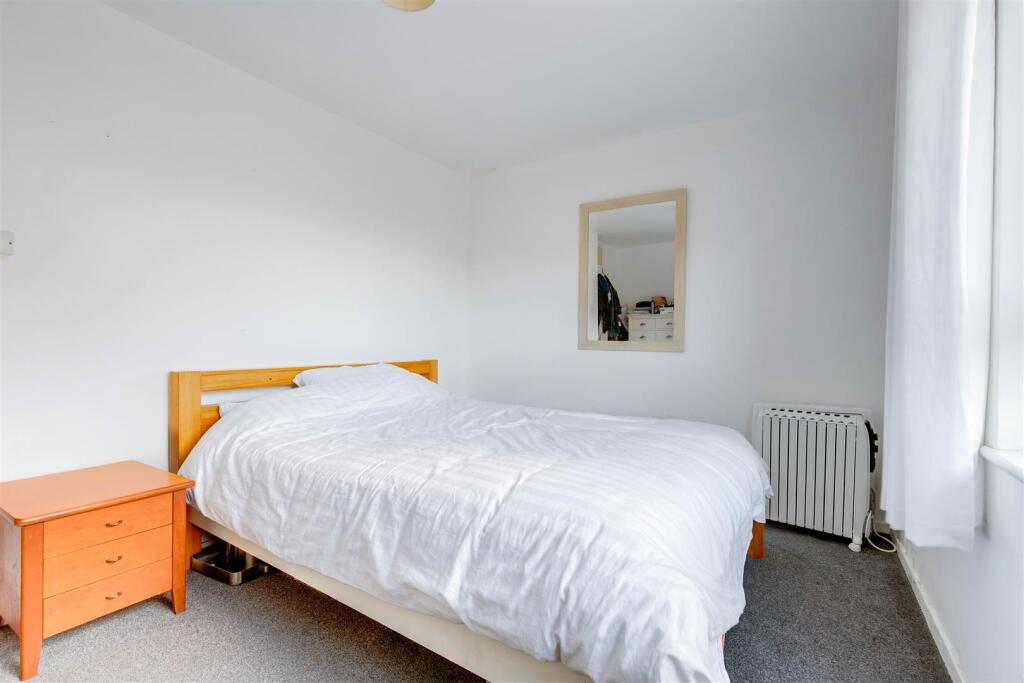 10. Bed 1 Ang 1.jpg