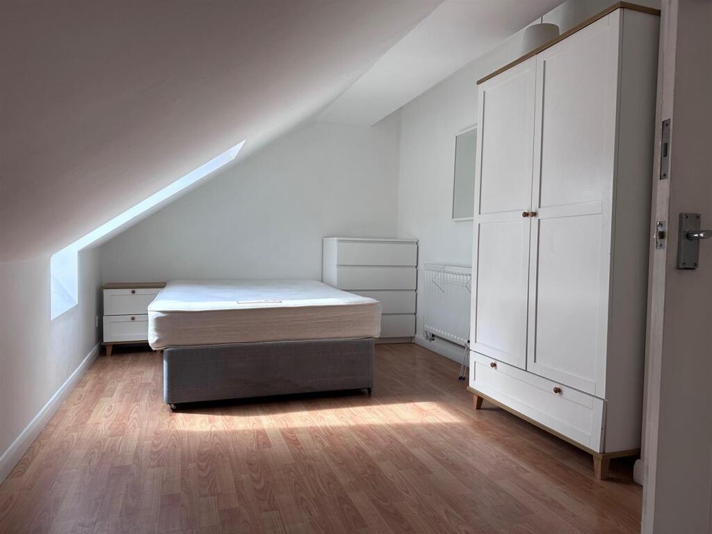 Bed 5.jpg
