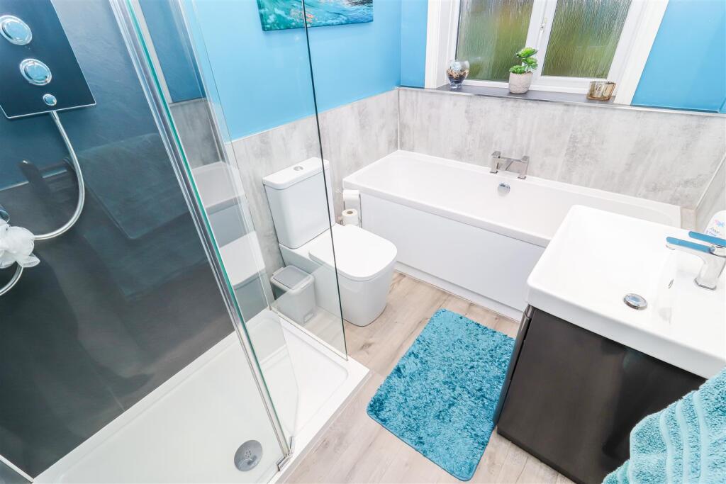 BATHROOM/W.C.