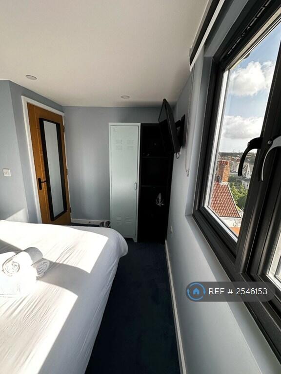 Ensuite Bedroom 2