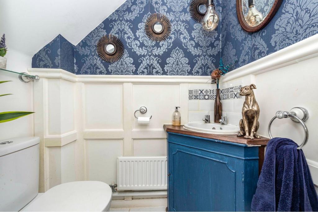Downstairs Cloakroom