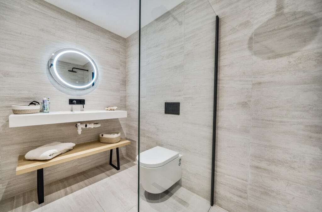 1336618-24-689607...