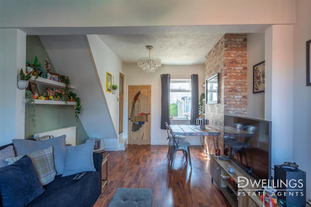 DWELEST- 22 Landsdown Terrace, DE14 2RH-0007.jpg