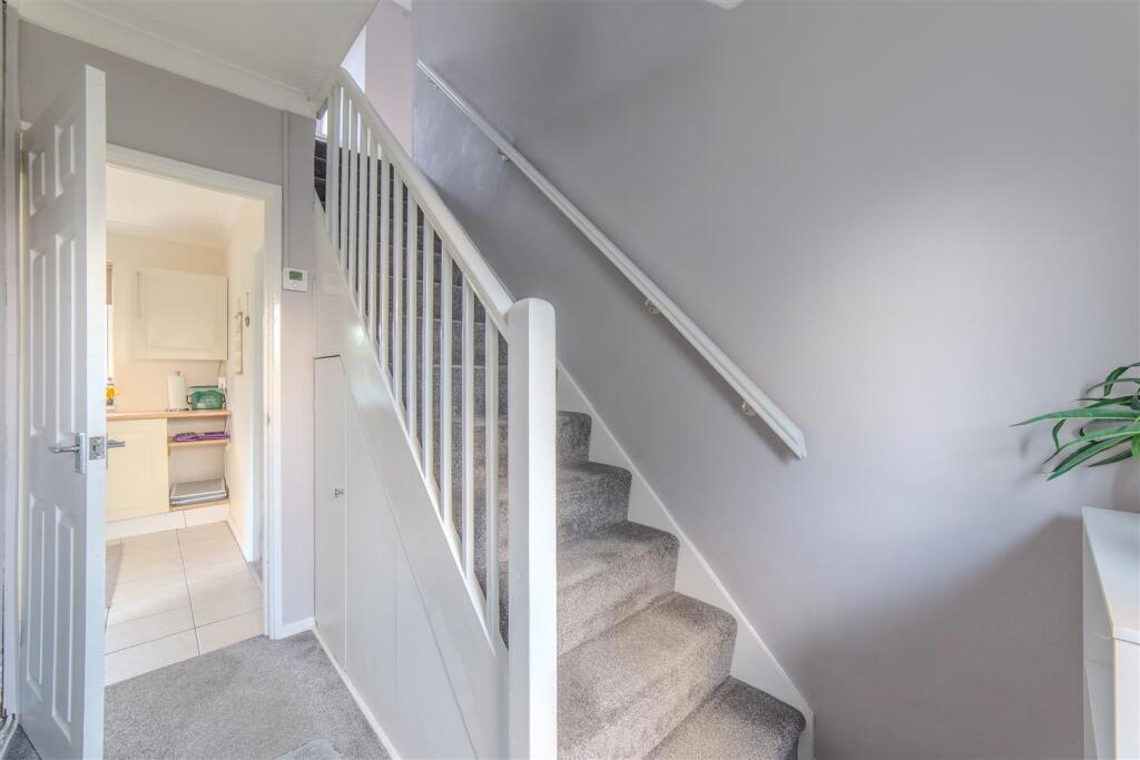 27 Keats Close-8.jpg