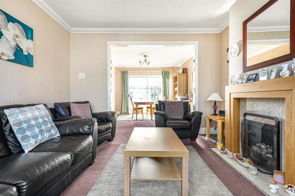 Lounge / Dining Room