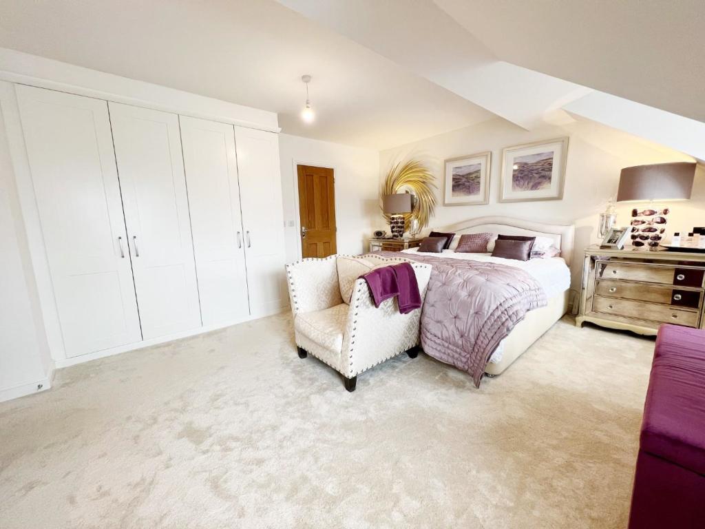 Bedroom 1 pic 2.jpg