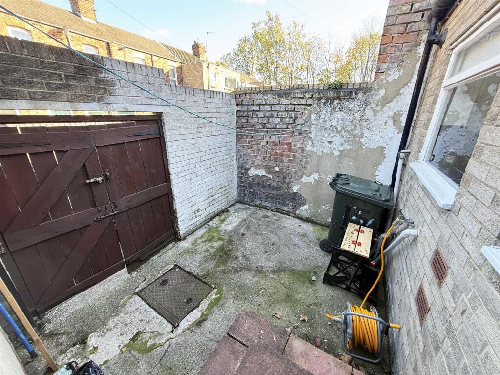 Wilberforce Yard.jpg