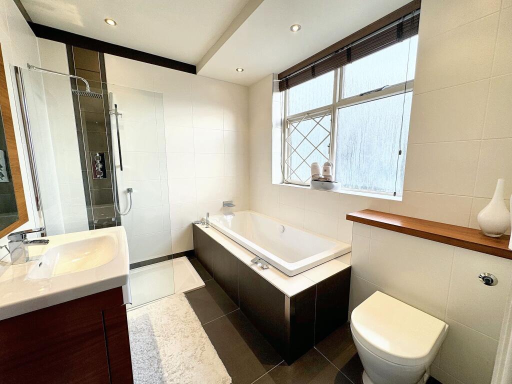 Bedroom Three En-suite