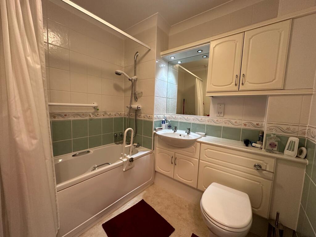 En-Suite Bathroom