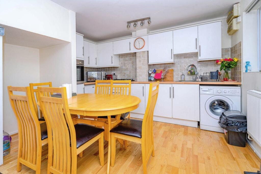 Kitchen/Dining Area