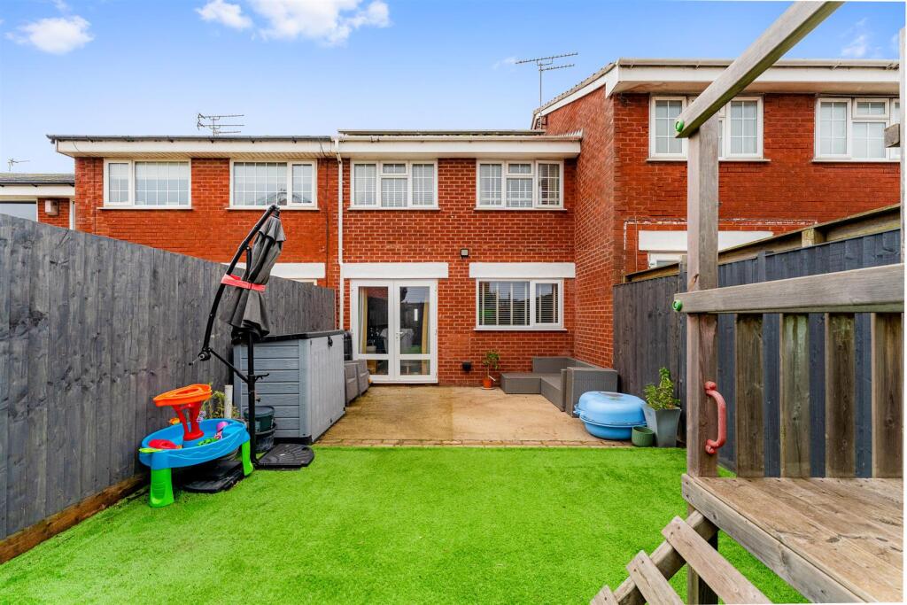 Lakeside View-Rear garden (2)