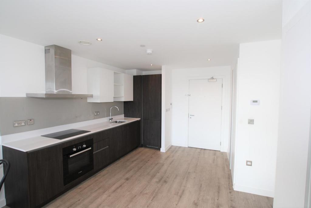Kitchen 1.jpg