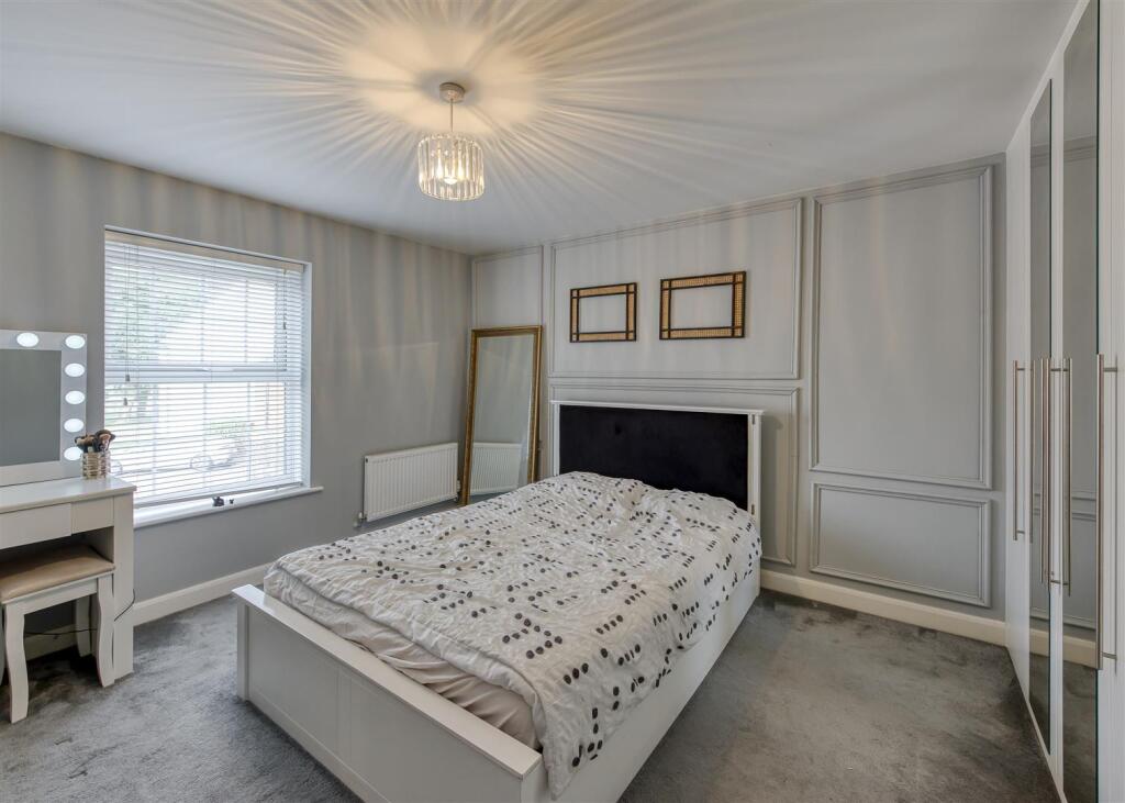 9 Henry Fowler Drive-bed3.jpg
