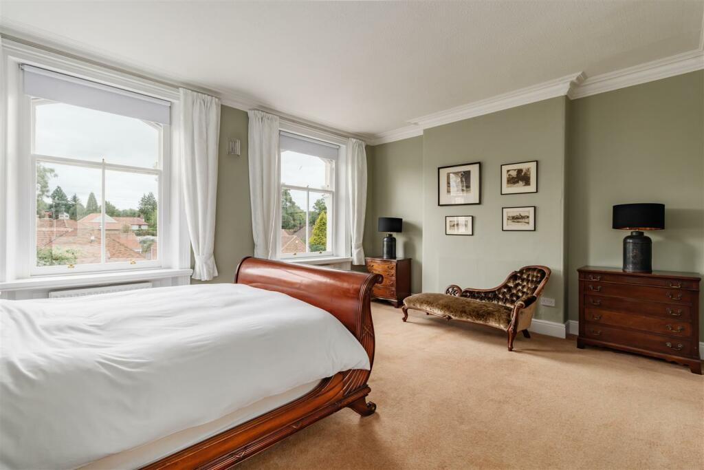 Bedroom 1.jpg
