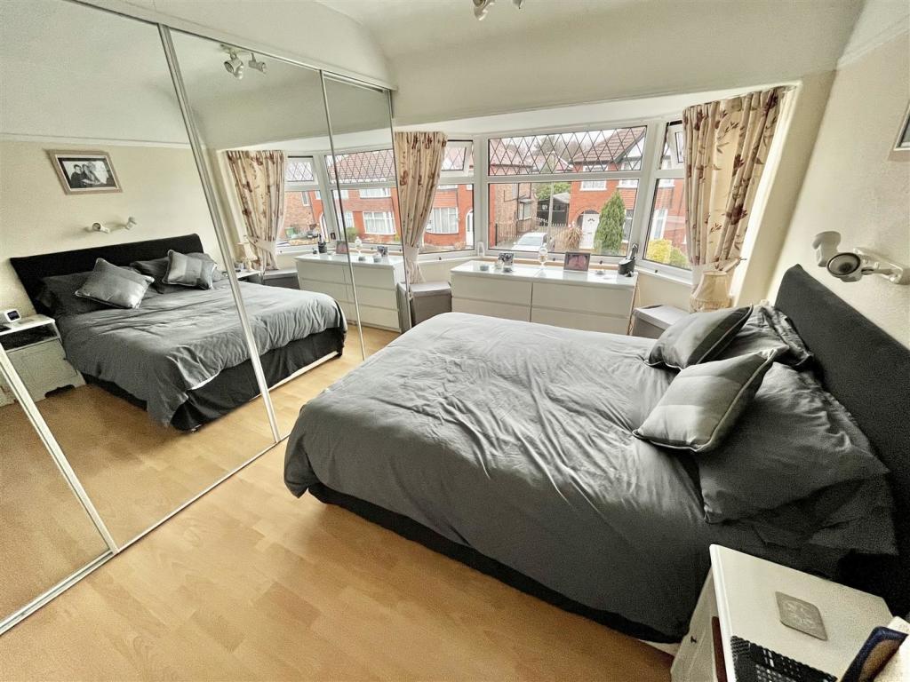 Bedroom 1.jpg