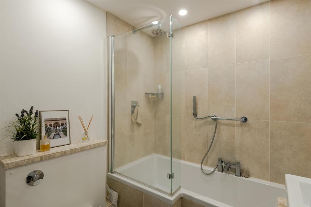 Flat 21 Priory House-6.jpg
