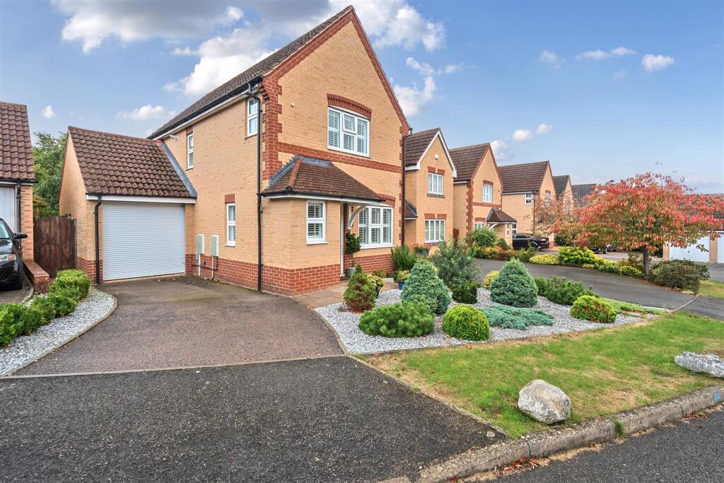 11 Herbert Gardens, Towcester (2).jpg