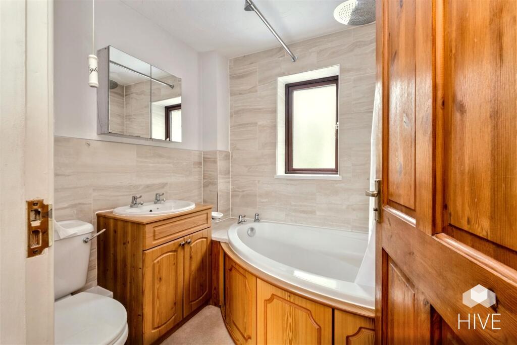 Bathroom w/shower