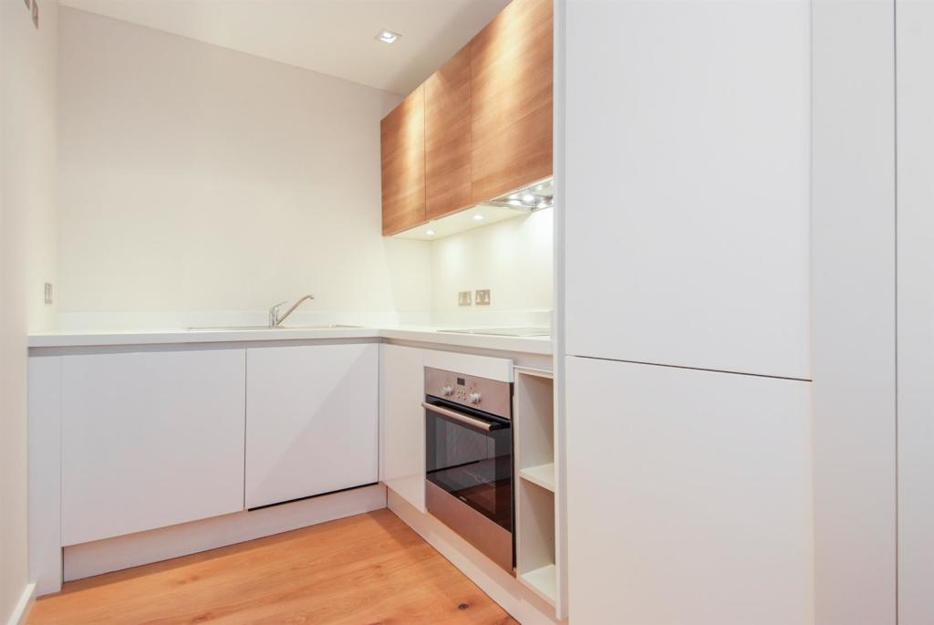 Meritas_15_kitchen1.jpg