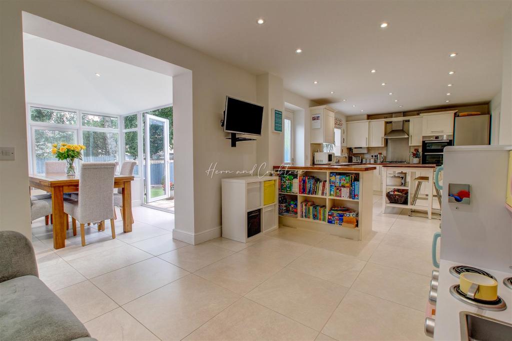 Blacktown Gardens, Marshfield, HernCrabtree (4).jp