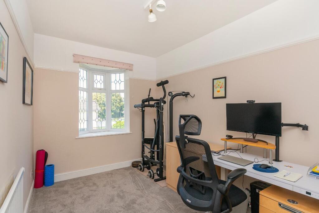 1H0V8HE - Bedroom K.jpg