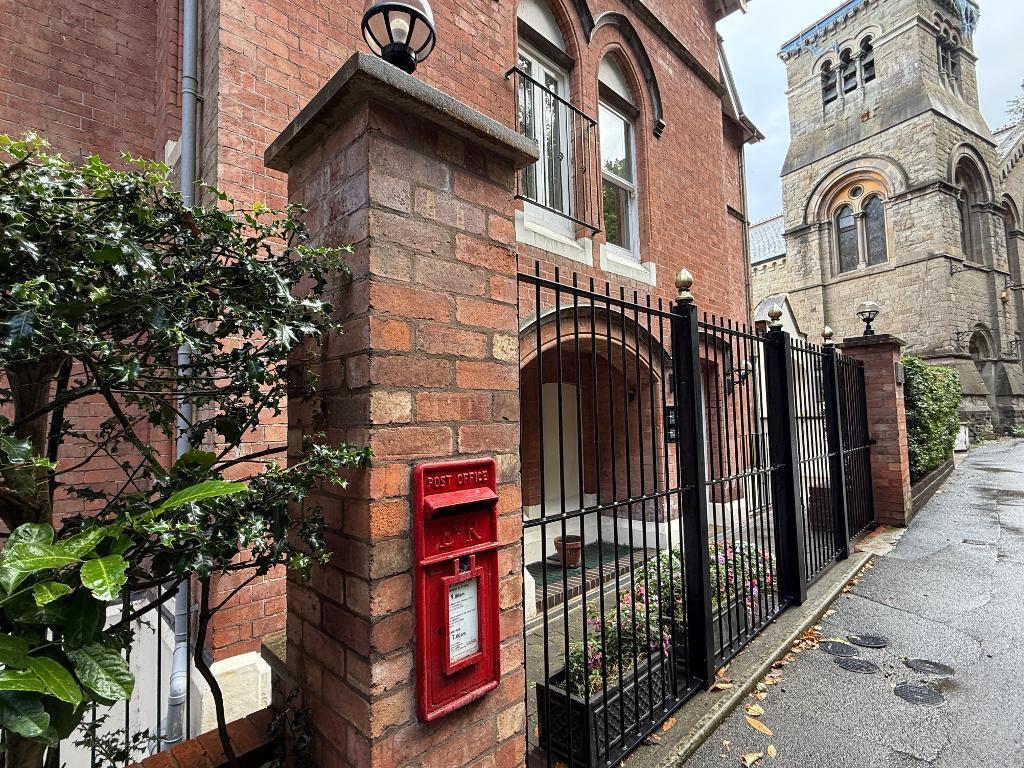 Main entrance to Belle Vue Heights
