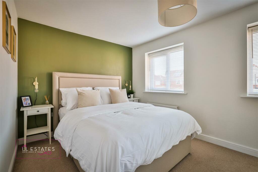 Bedroom 1.2.jpg
