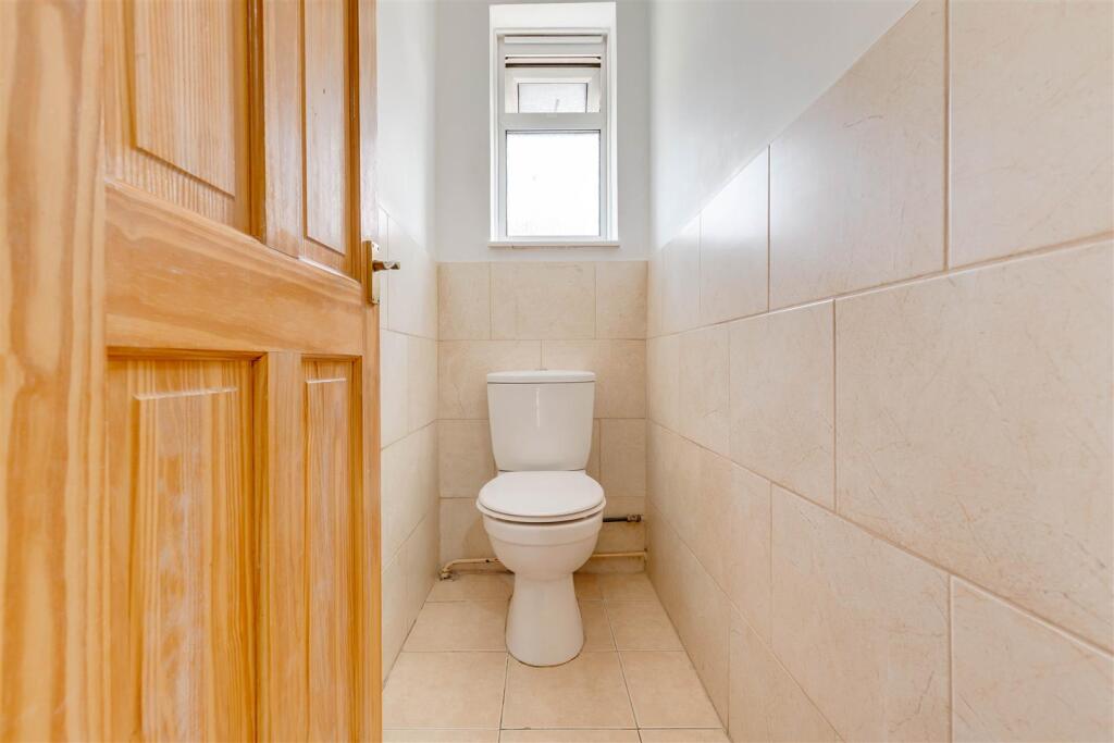 6. WC.jpg