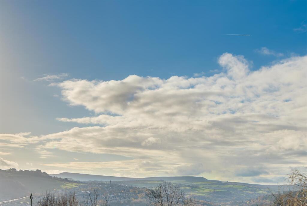 4 Cliffe End Road-2.jpg