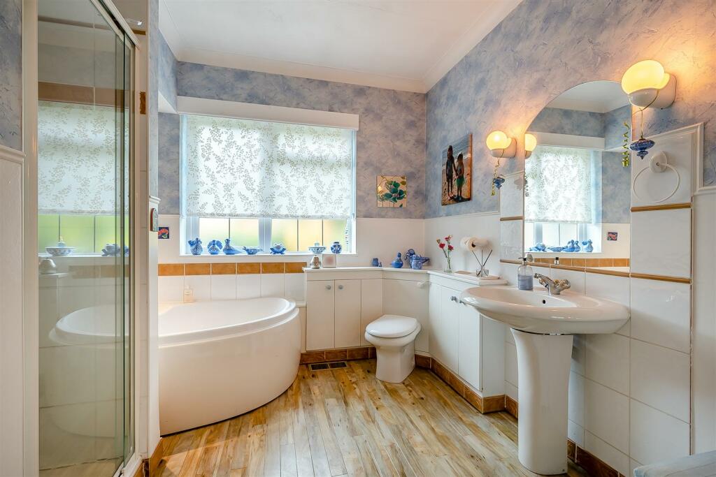 8588075-interior37.jpg