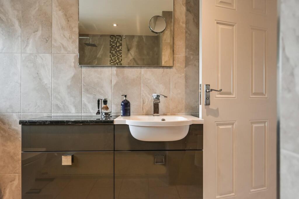 4 Church Close Ph98.jpg