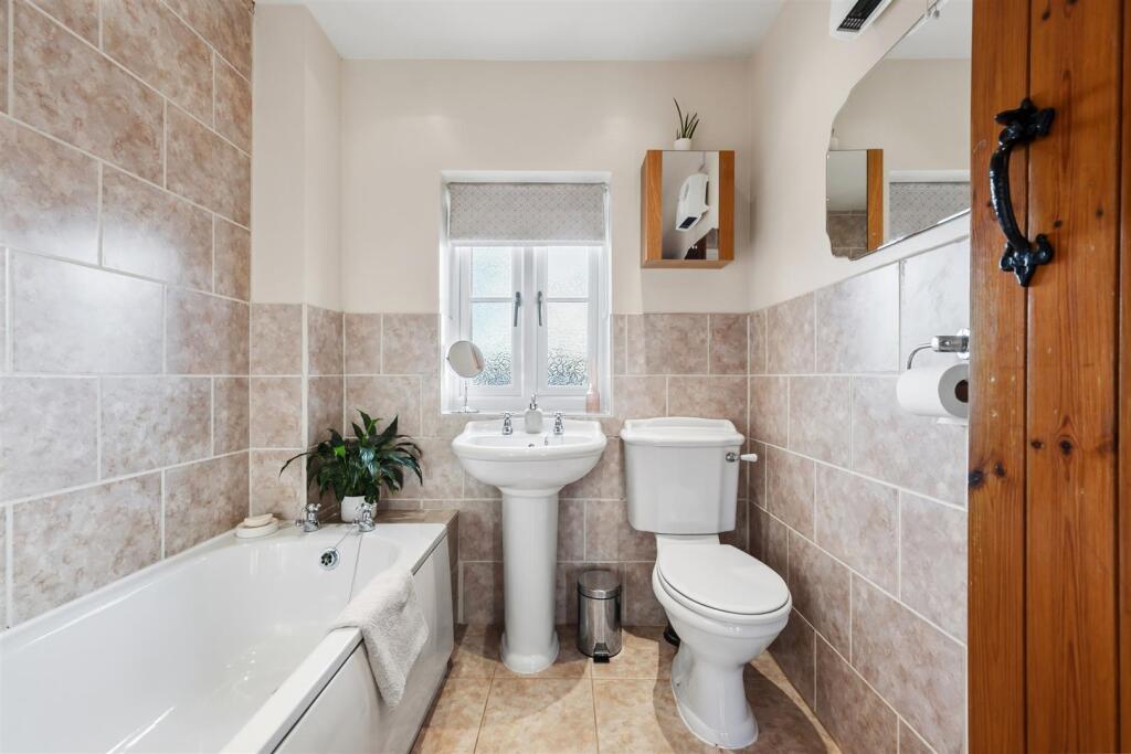 Bathroom - sink and WC.jpg