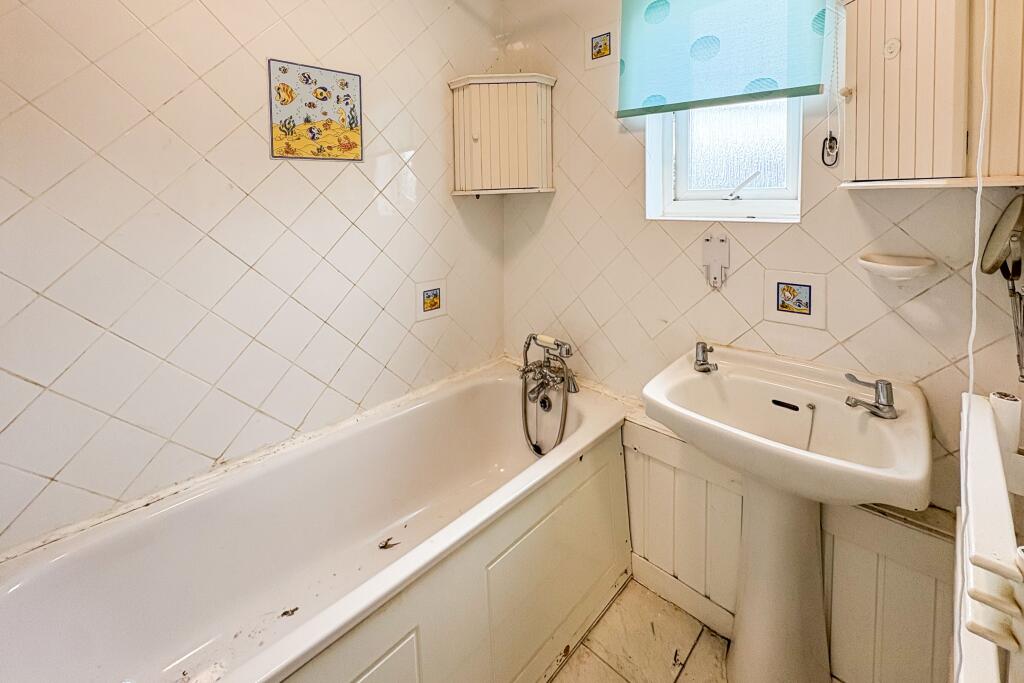 12 Oliver Avenue, Corsham, Wiltshire, SN13 0AJ