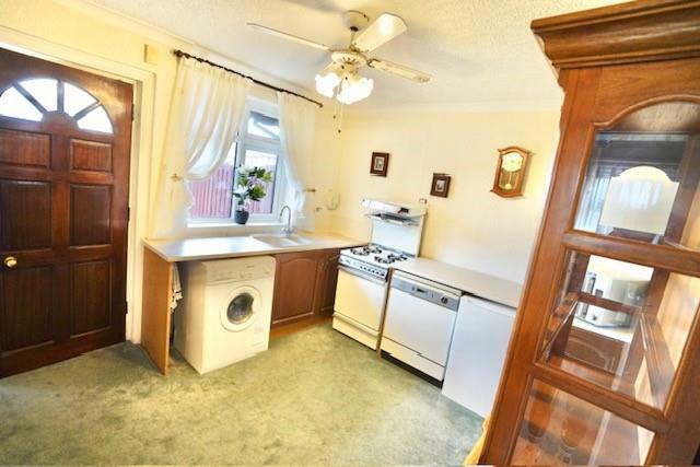Kitchen: