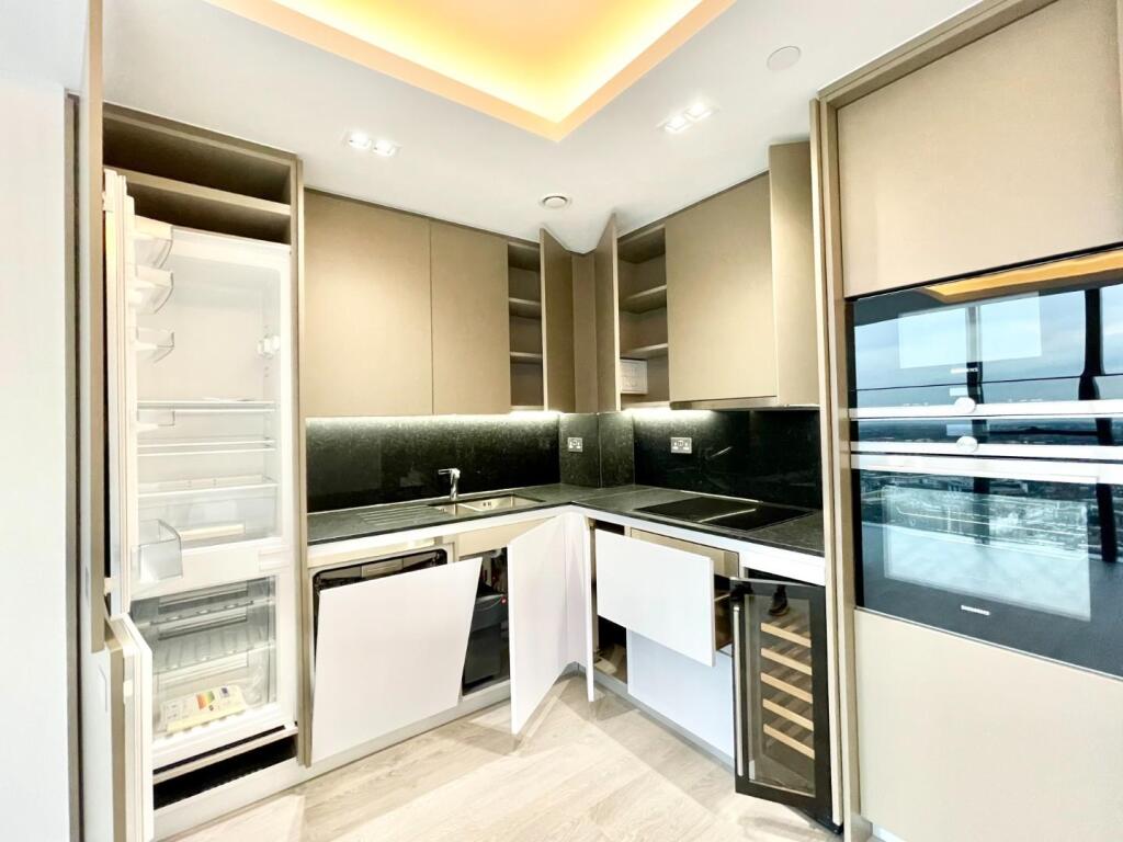 Kitchen    .JPG