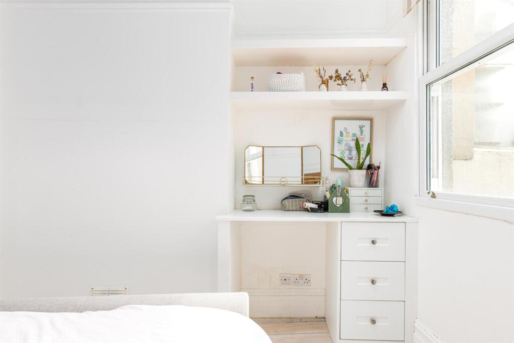 Bedroom1_2.jpg