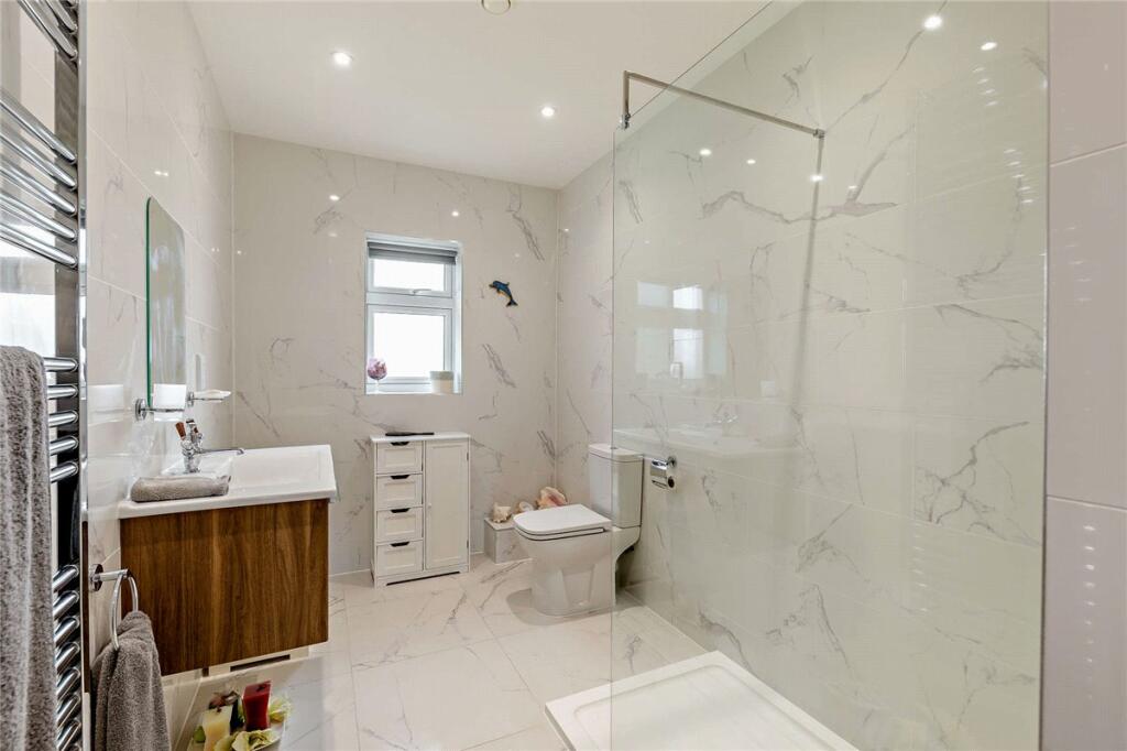 Shower En Suite