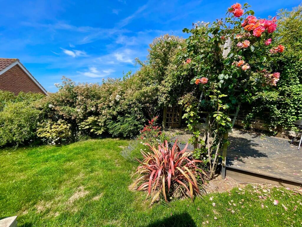 18 Moorfoot Road ...