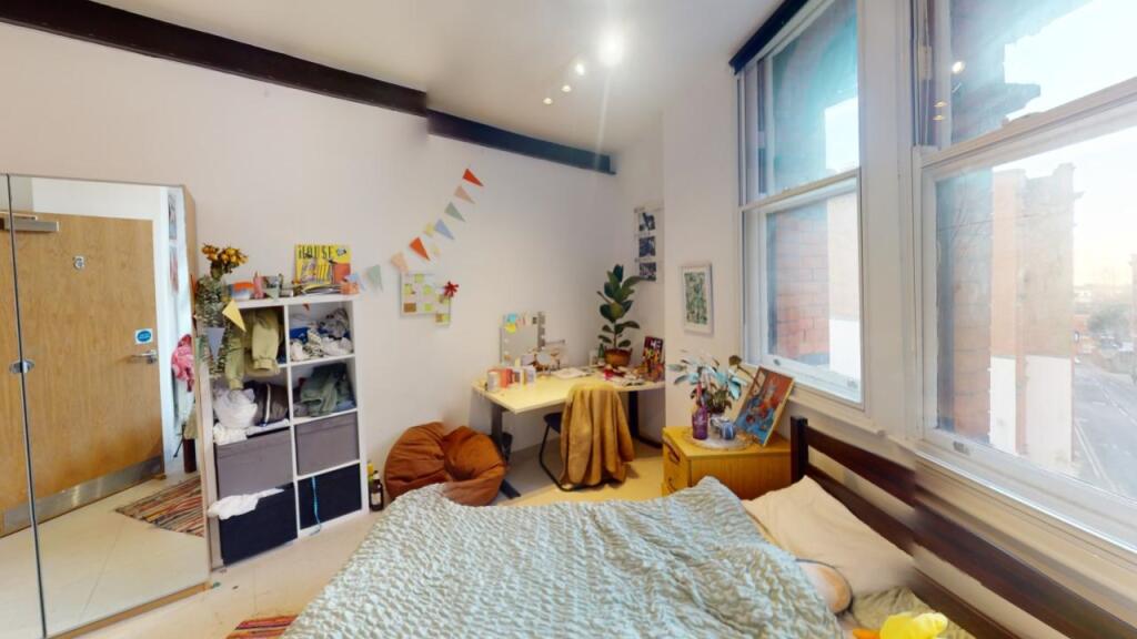 Flat-4-Barker-Gate-Bedroom 5