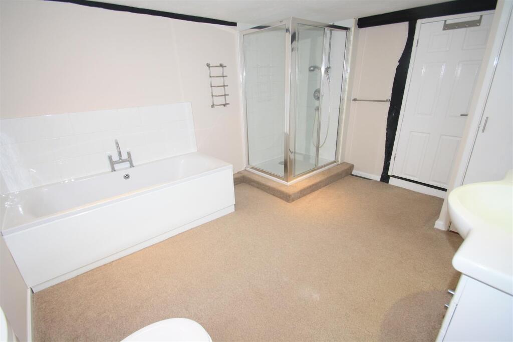 Bathroom.JPG