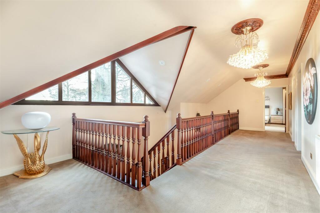 8539729-interior21.jpg