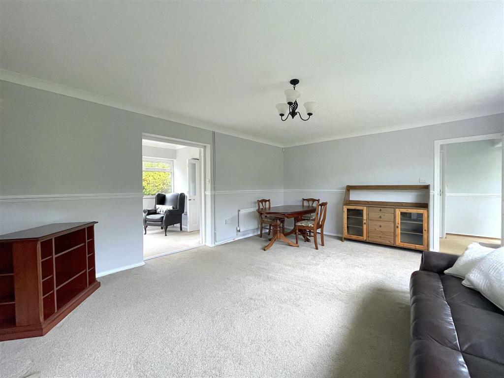 Living Room (2).jpeg
