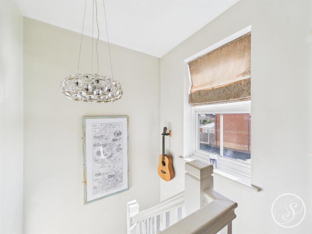 FIRST FLOOR LANDING