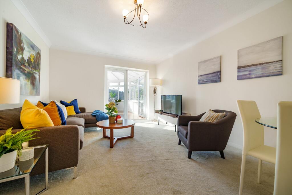 Lounge / Dining Room