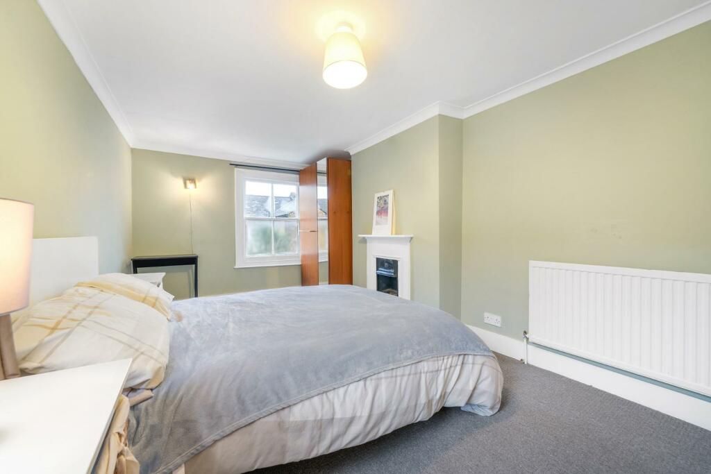 Bedroom 1 (2).jpg